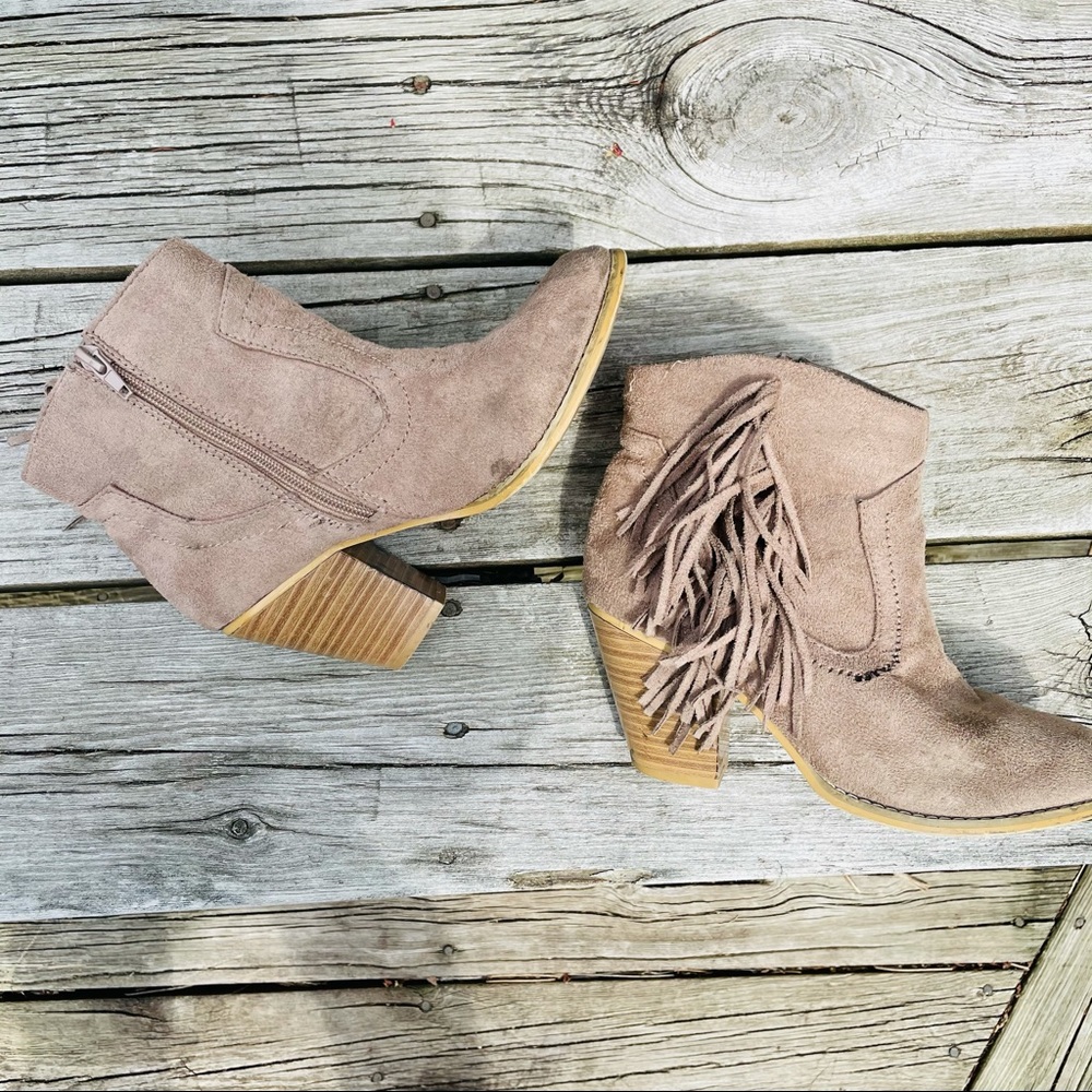 Charles Albert Fringe Ankle Boots! - Picture 2 of 9